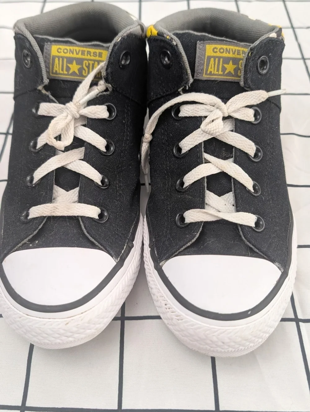 Kids Converse Chuck Taylor AllStar High Tops Sz 4 Graffiti Splatter Black Yellow